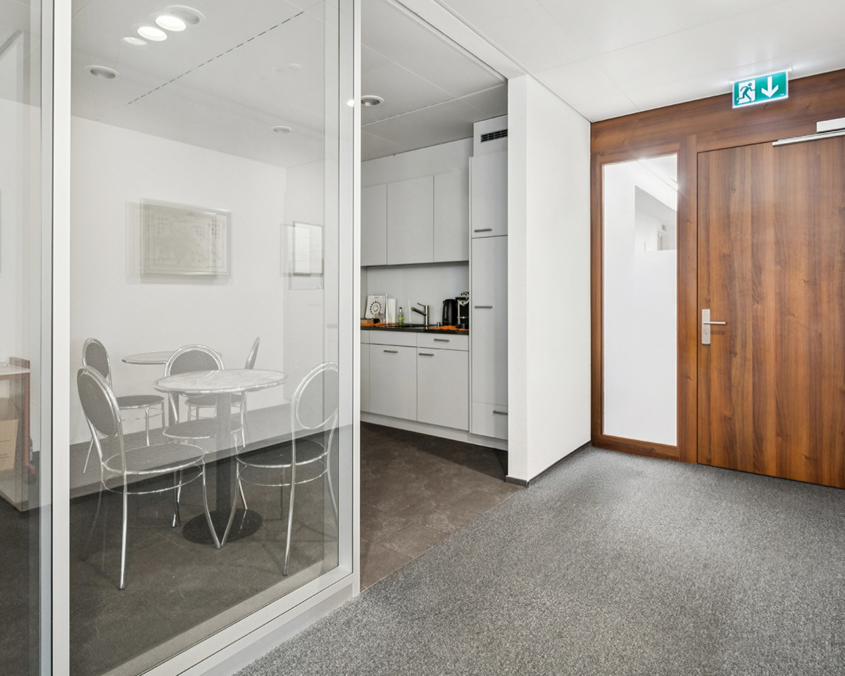 Eingangsbereich mit Teeküche und Aufenthaltsraum