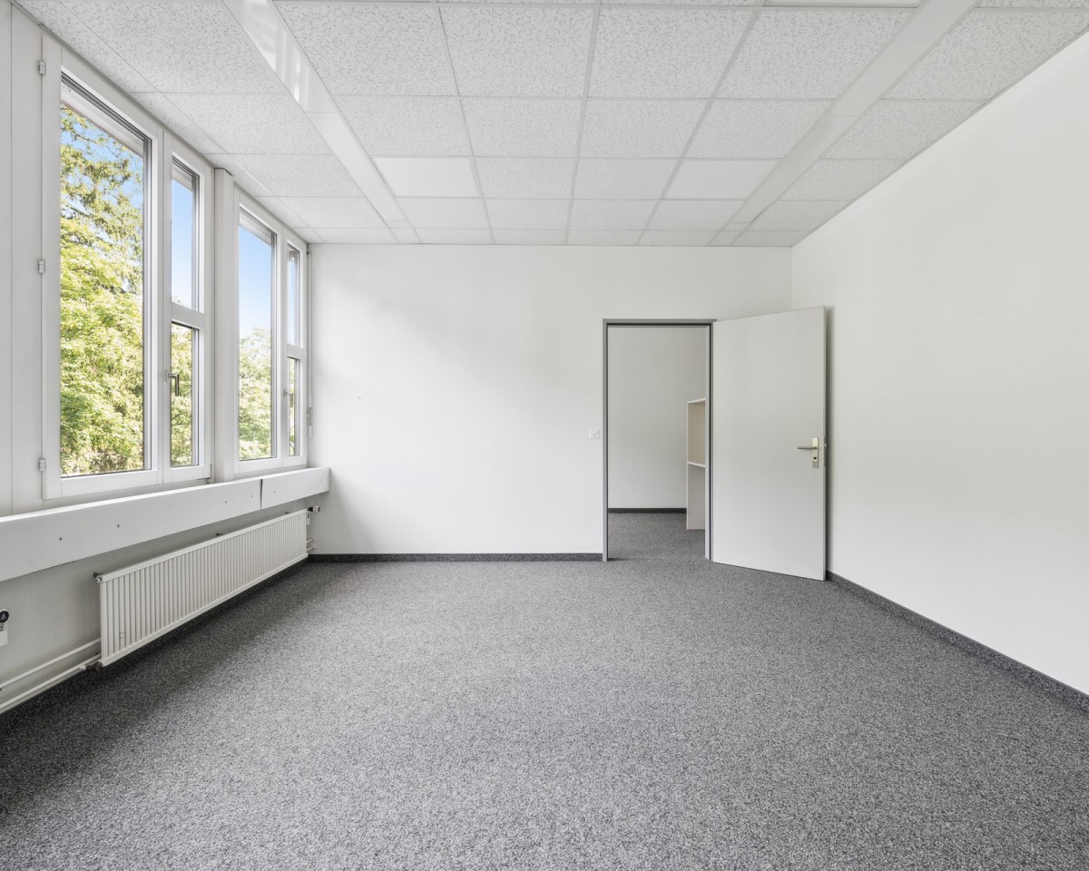 Büro 2 mit Blick ins Büro 1