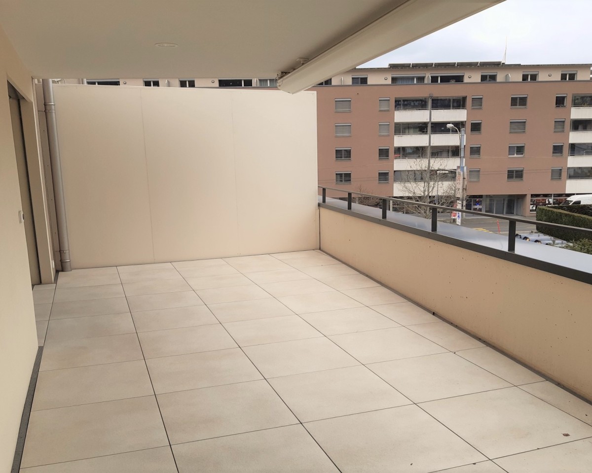 Terrasse d'un autre appartement du bâtiment pour illustration