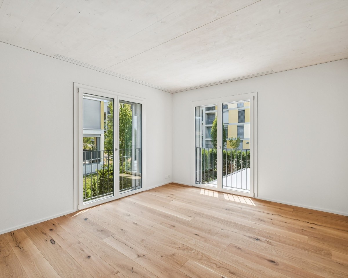 Zimmer im Obergeschoss mit reichlich Tageslicht