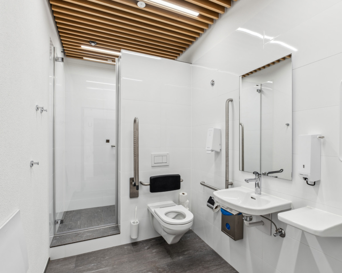 Sportlerdusche zur Mitbenutzung