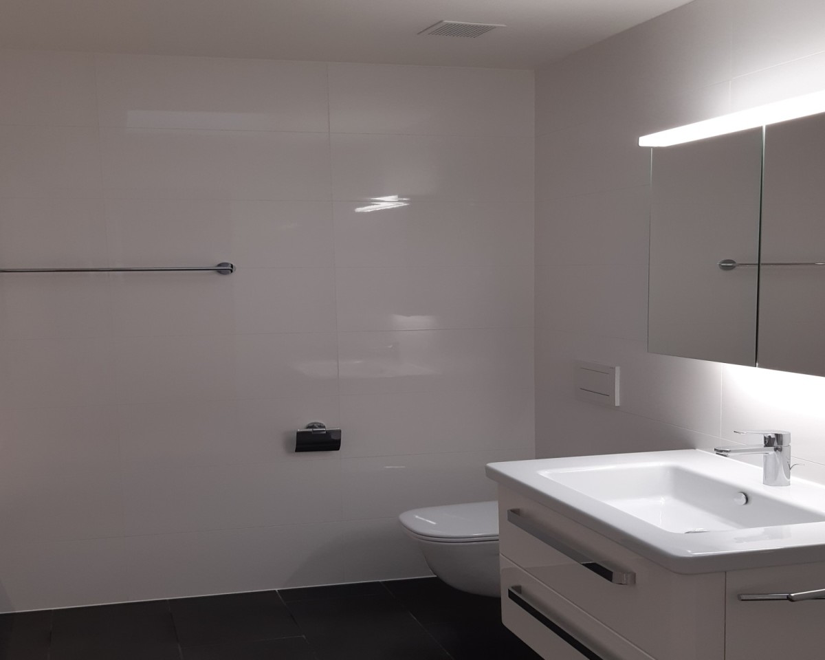 Salle de bain d'un autre appartement du bâtiment pour illustration