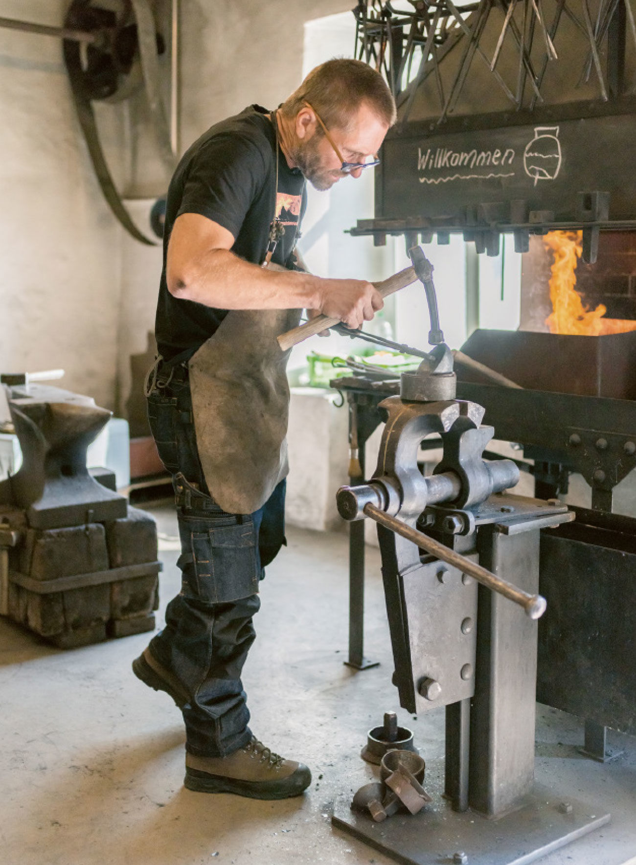 René Soller donne libre cours à sa créativité dans sa fonderie de cloches du Toggenbourg.