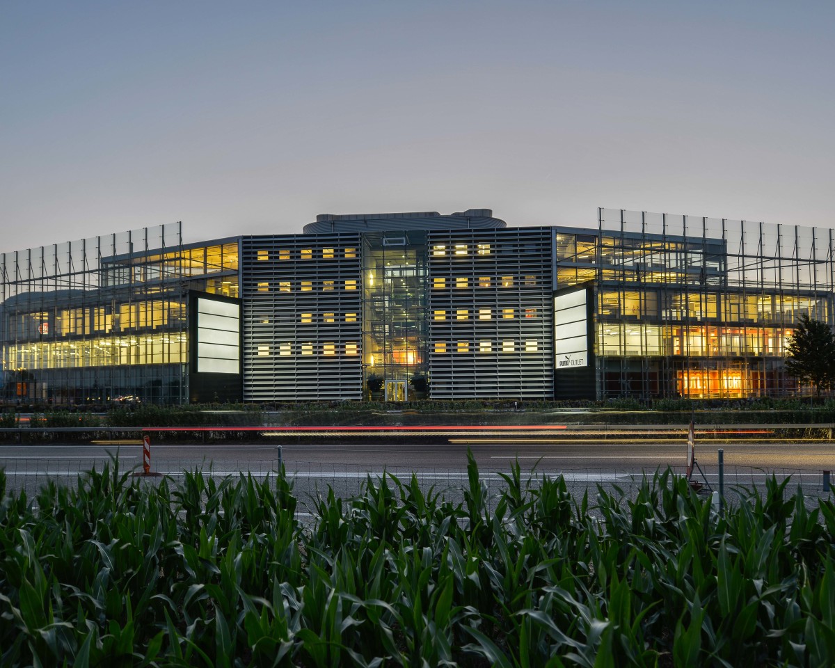 Frontansicht mit Werbemöglichkeiten