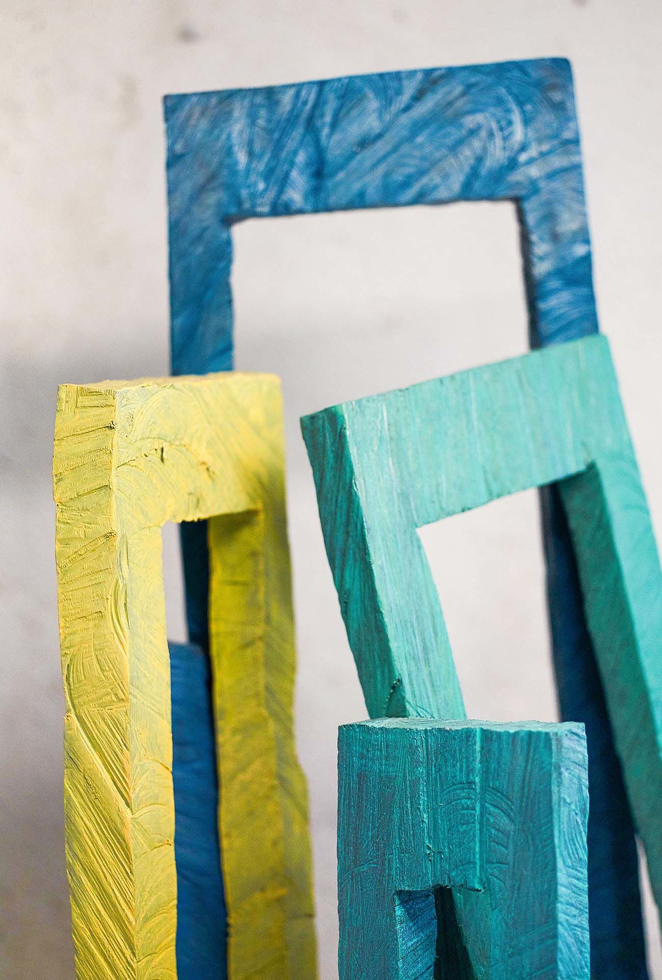 Bearbeitungsspuren der Motorsäge zeugen wie Pinselstriche auf einem Bild vom künstlerischen Akt.