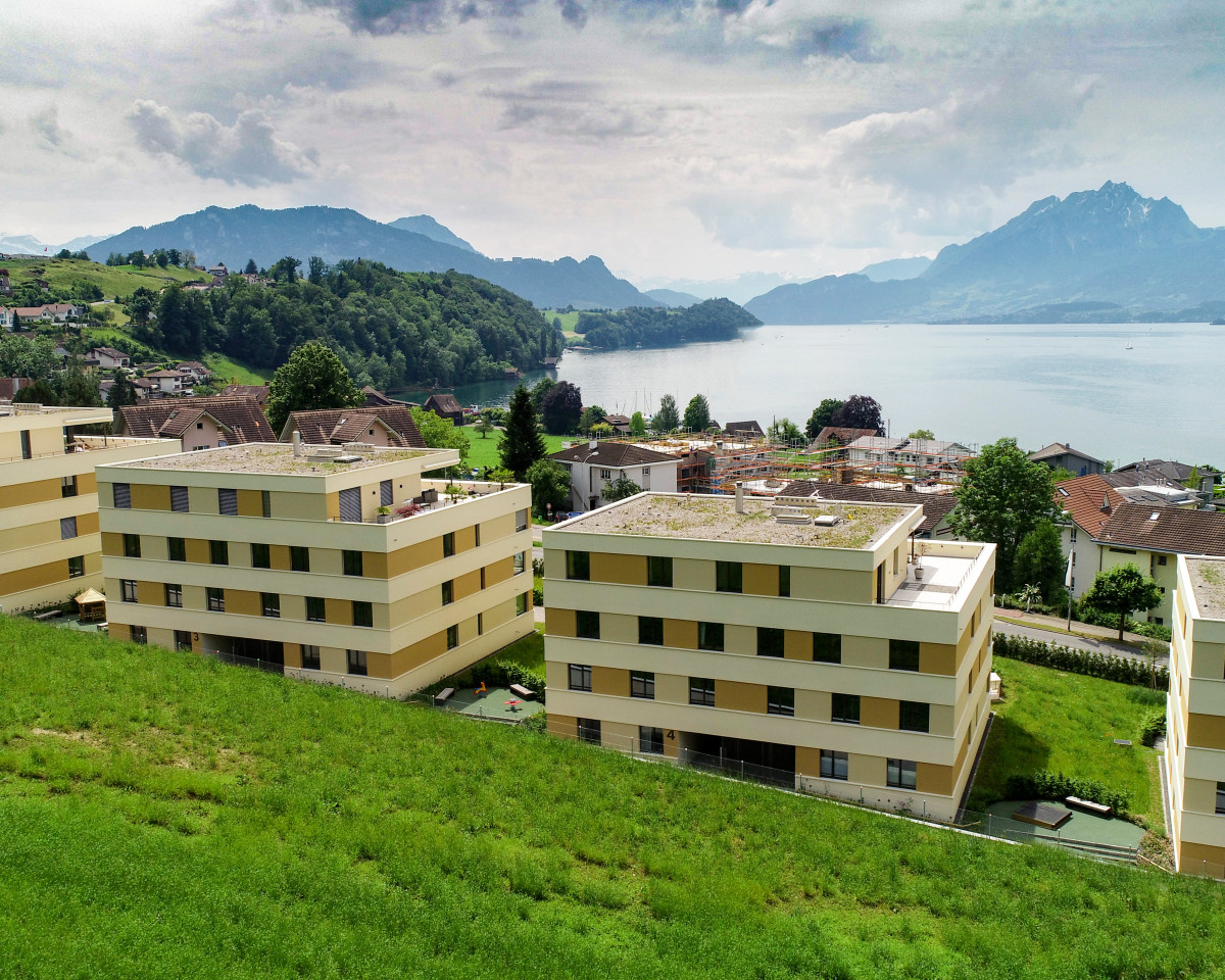 Einmalige Aussicht auf den See und die Berge