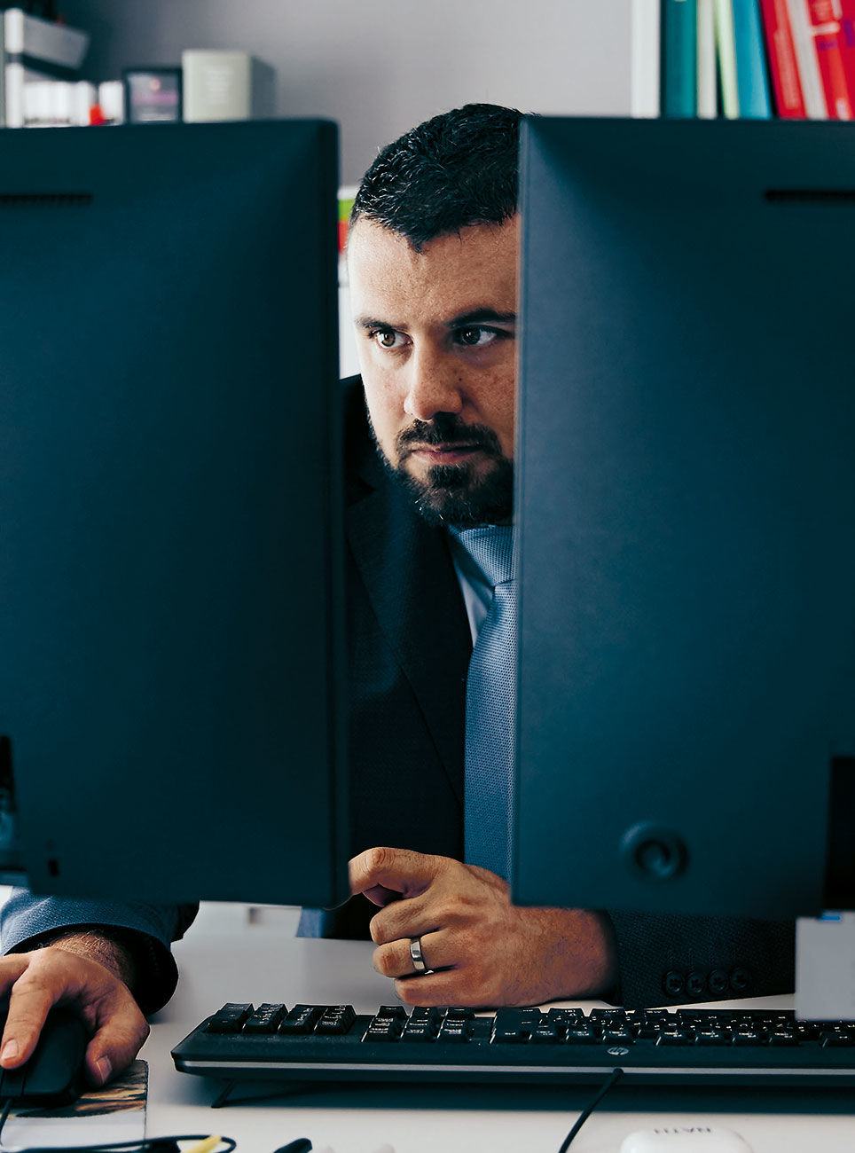 Fokussiert und engagiert leitet Thomas Nabholz das Team der Zuger Kriminalpolizei.