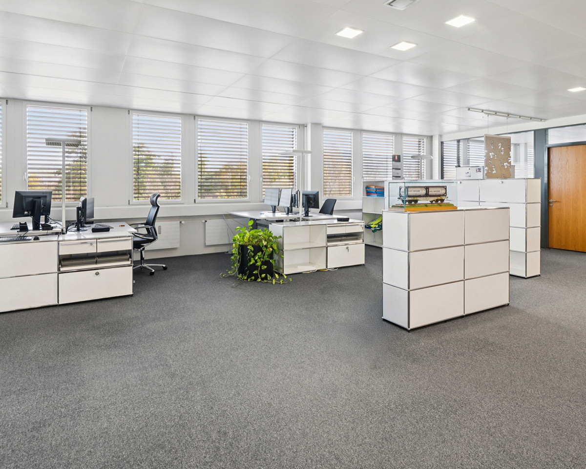 Helle und grosszügige Arbeitsplätze