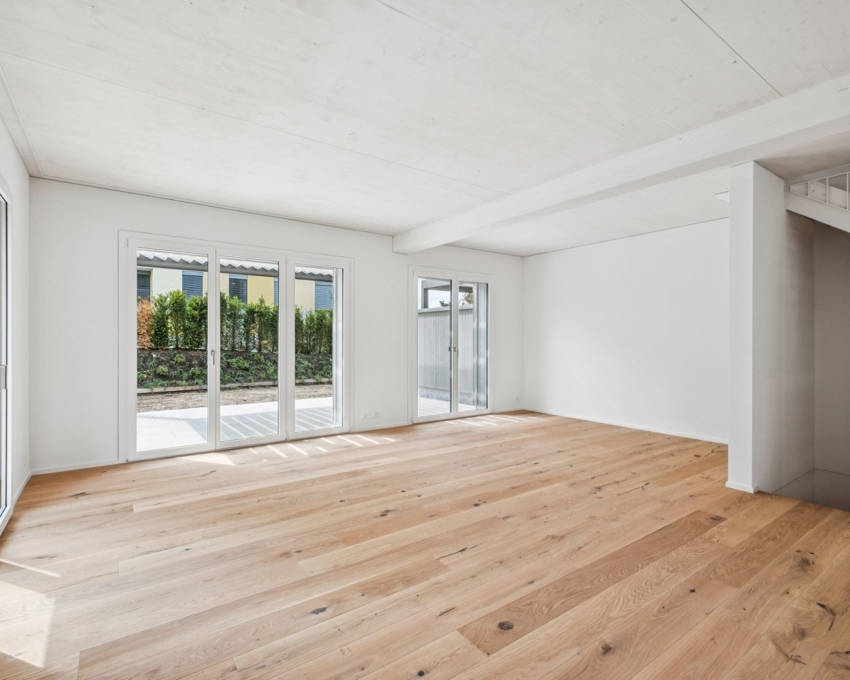 Wohnzimmer mit Blick zum Gartensitzplatz