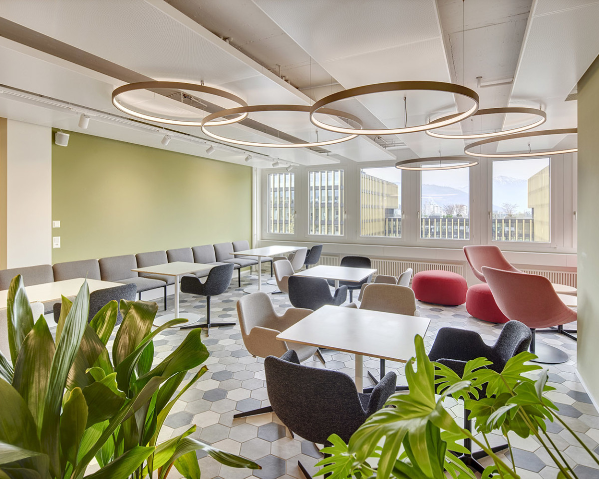 Einladende Gemeinschaftslounge, welche sich direkt neben dem Coffee Corner befindet.