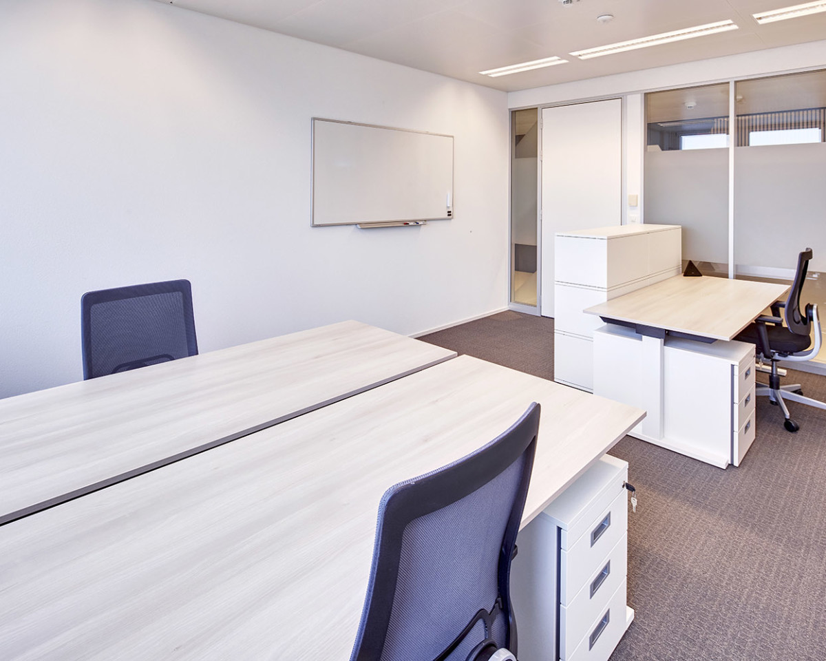 Modernes 3er-Büro - Raum für Kreativität und Erfolg