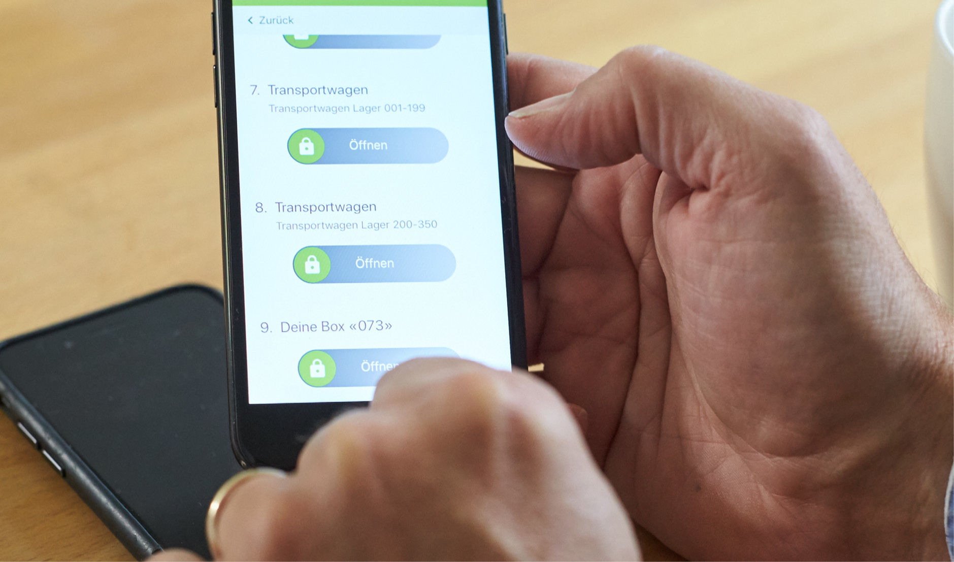 Über das Handy lassen sich aus der Ferne Zutrittsberechtigungen erteilen.