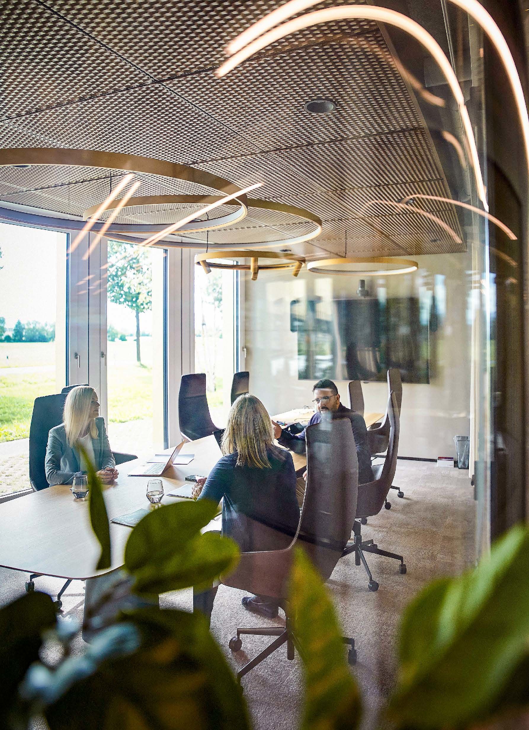 Die modernen Räumlichkeiten im Quadrolith bieten eine optimale Arbeitsum­gebung für das junge, internationale Team.