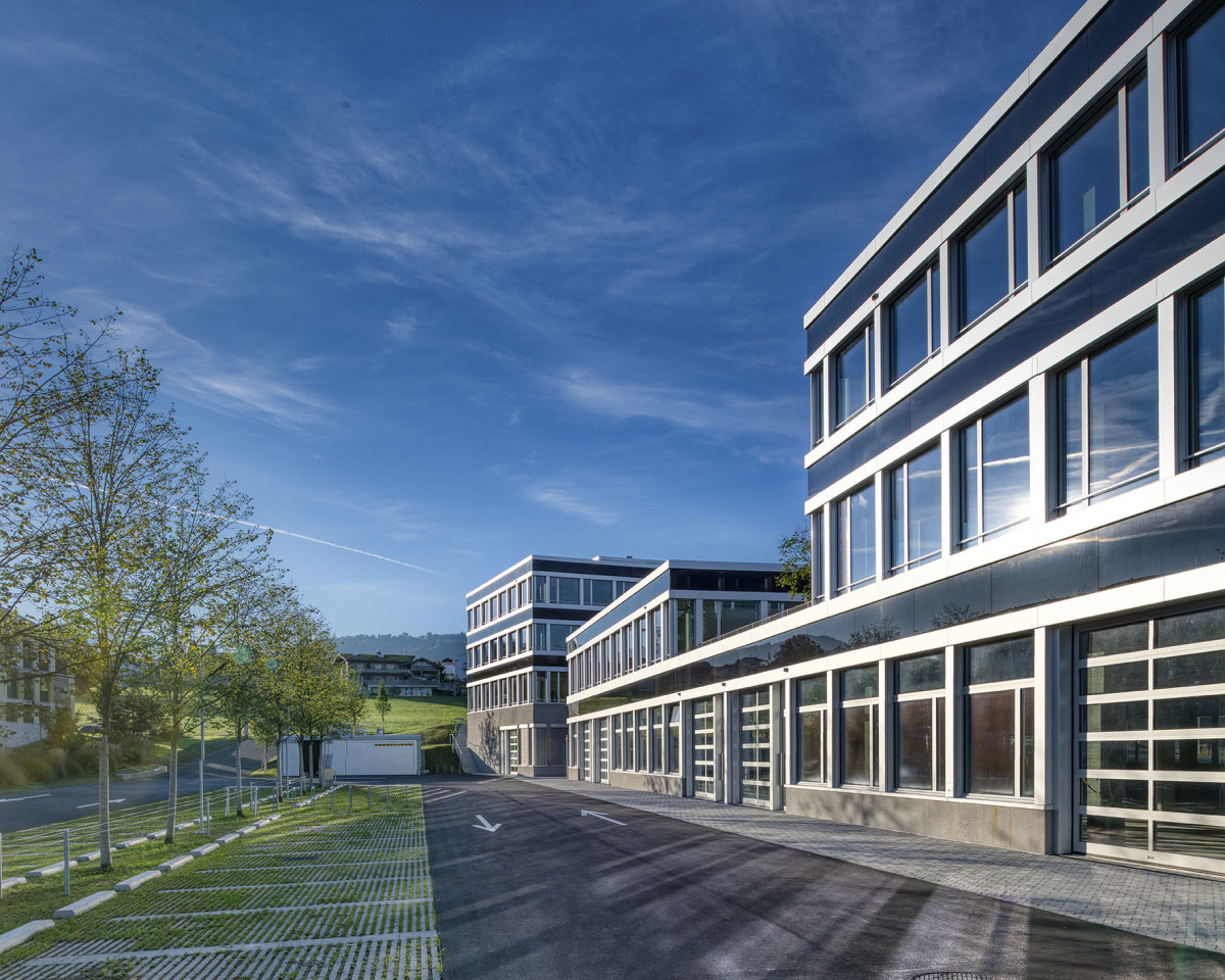 Hochwertige Glas-, Metallfassade