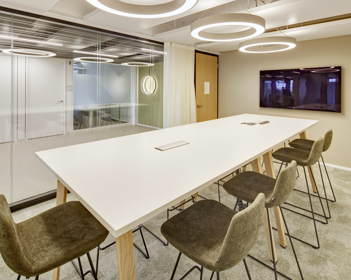 Vier Meetingräume im kuia-office – flexibel und stündlich buchbar