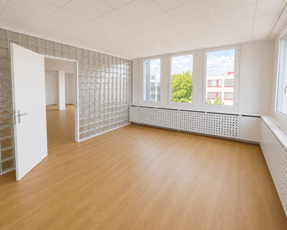 Individuelles Büro mit Glasbaustein-Wand - virtuell aufgefrischt