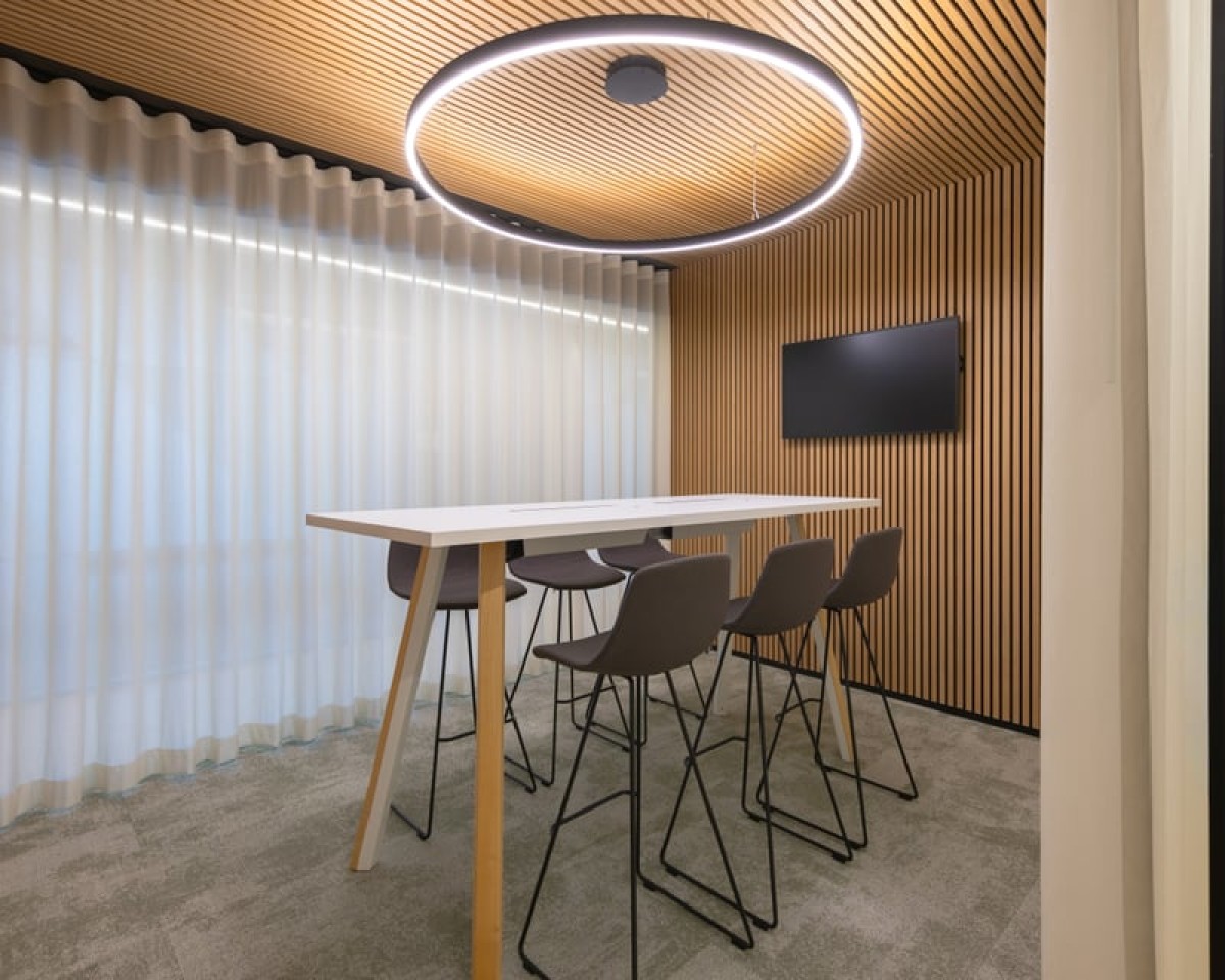 Fünf Meetingräume im kuia-office – flexibel und stündlich buchbar