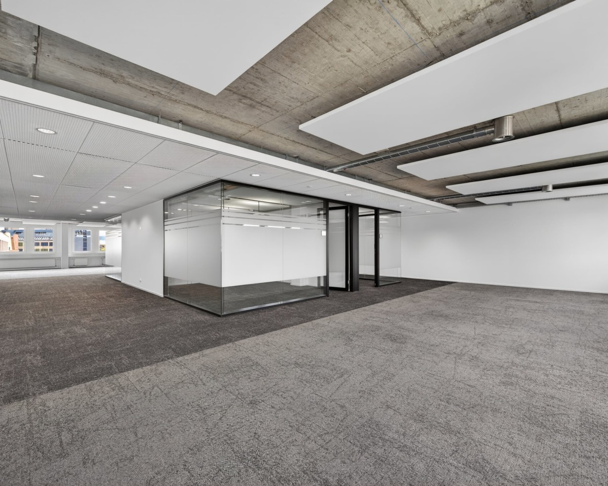Open Space mit integriertem Meetingraum