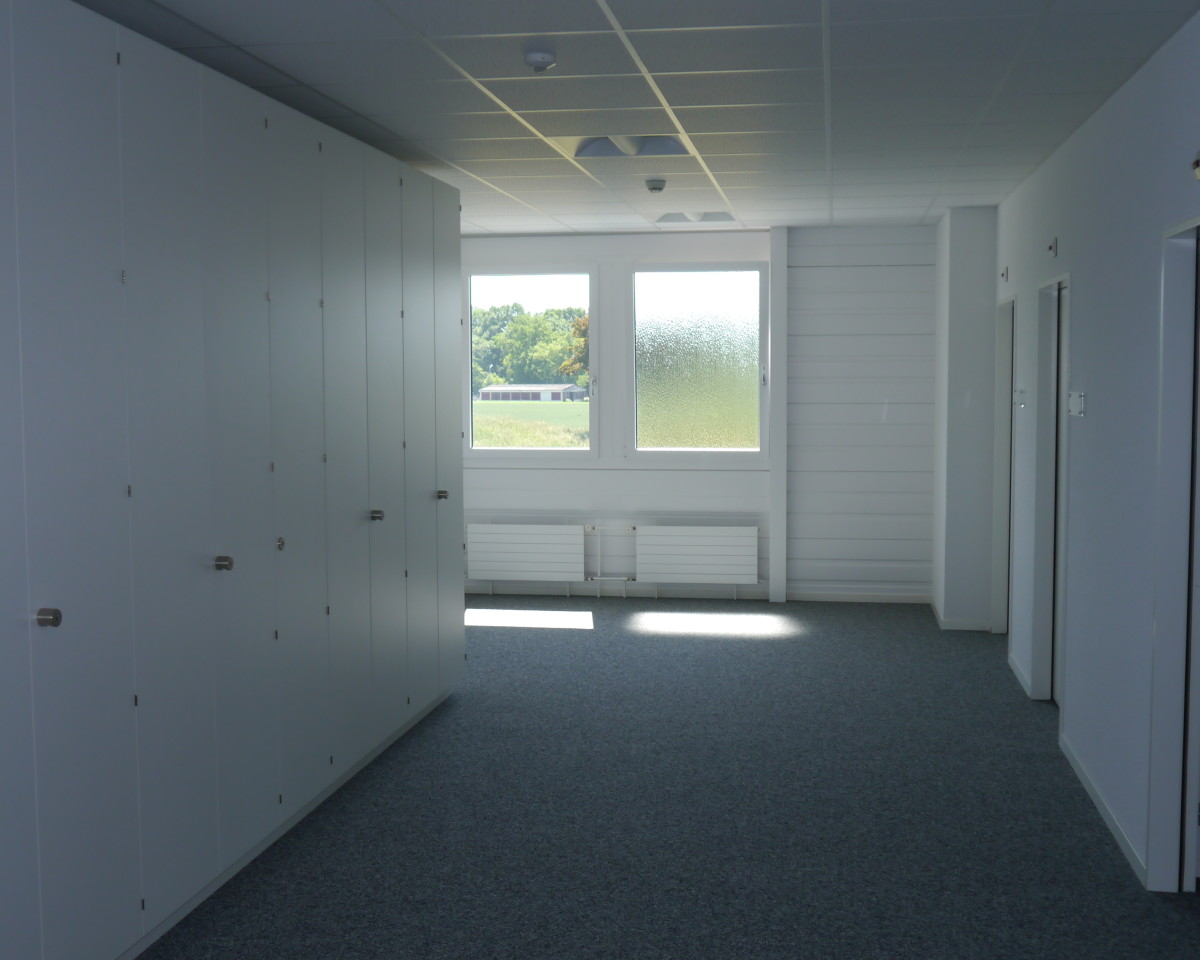 Vorraum mit Aktenschränken