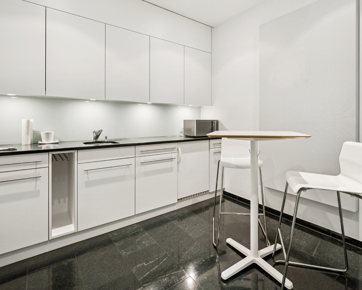 Teeküche mit Kühlschrank